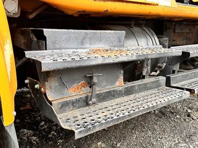 International 4900 Battery Box Cover