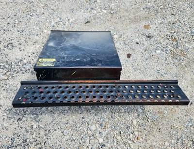 International 4900 Battery Box Cover
