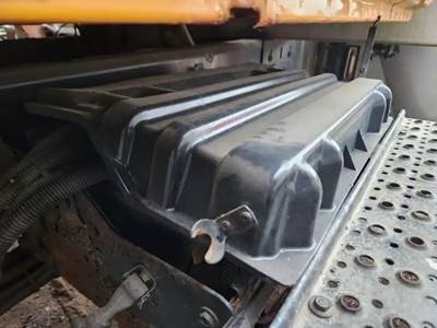 International 7400 Battery Box Cover
