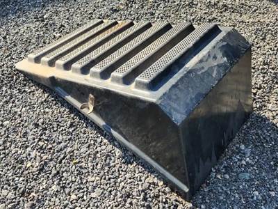 International 7500 Battery Box Cover