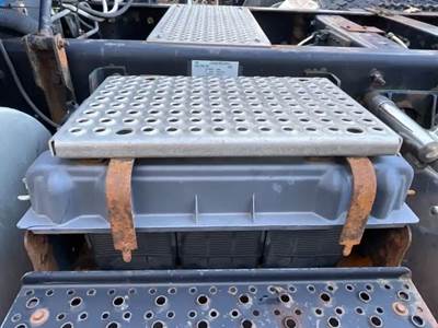 International 8600 Battery Box Cover