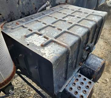 International F2574 Battery Box Cover for a 1987 International F-2574