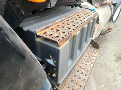 International LT625 Battery Box Cover