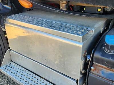 International LT625 Battery Box Cover