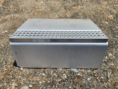 International LT625 Battery Box Cover
