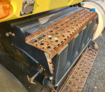 International RH613 Battery Box Cover