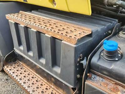 International RH613 Battery Box Cover