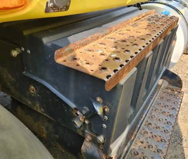 International RH613 Battery Box Cover