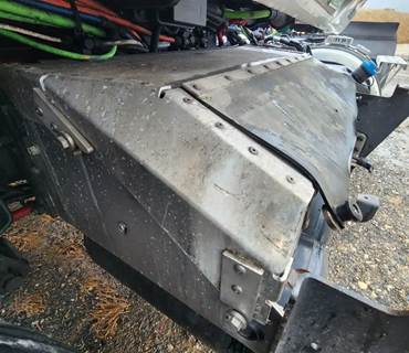 International RH613 Battery Box Cover