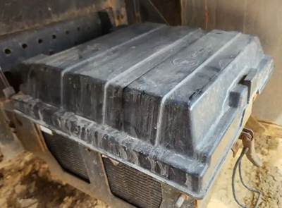 Isuzu NRR Battery Box Cover