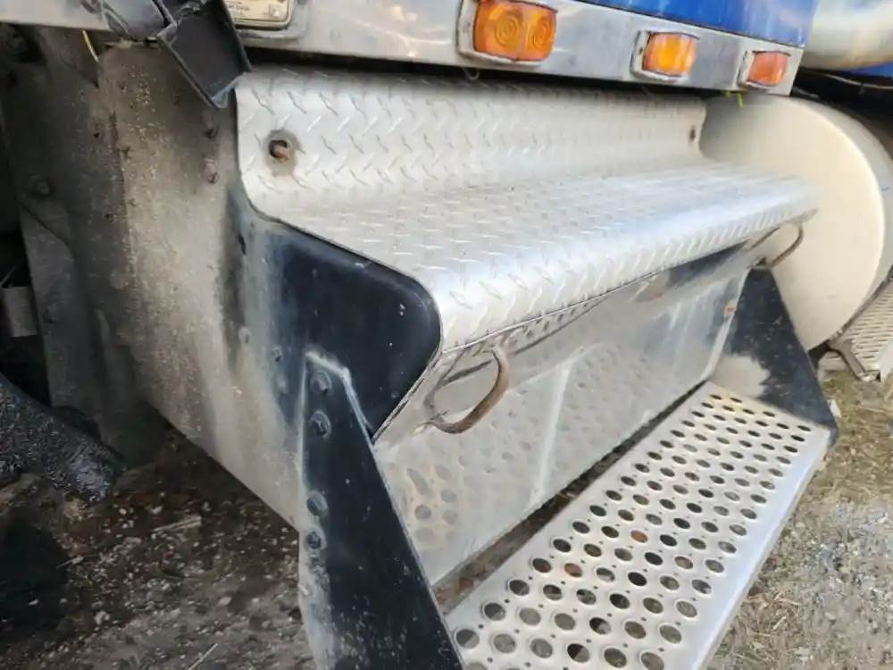 Kenworth Battery Box Cover for a 1990 Kenworth Glider For Sale Elkton