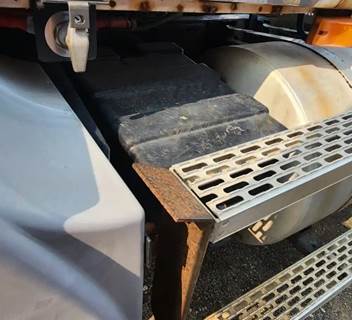 Mack CH613 Battery Box Cover