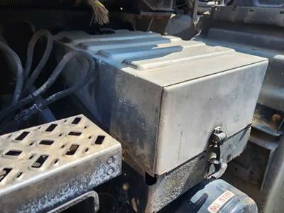 Mack Granite GU713 Battery Box Cover for a 2012 Mack GU713
