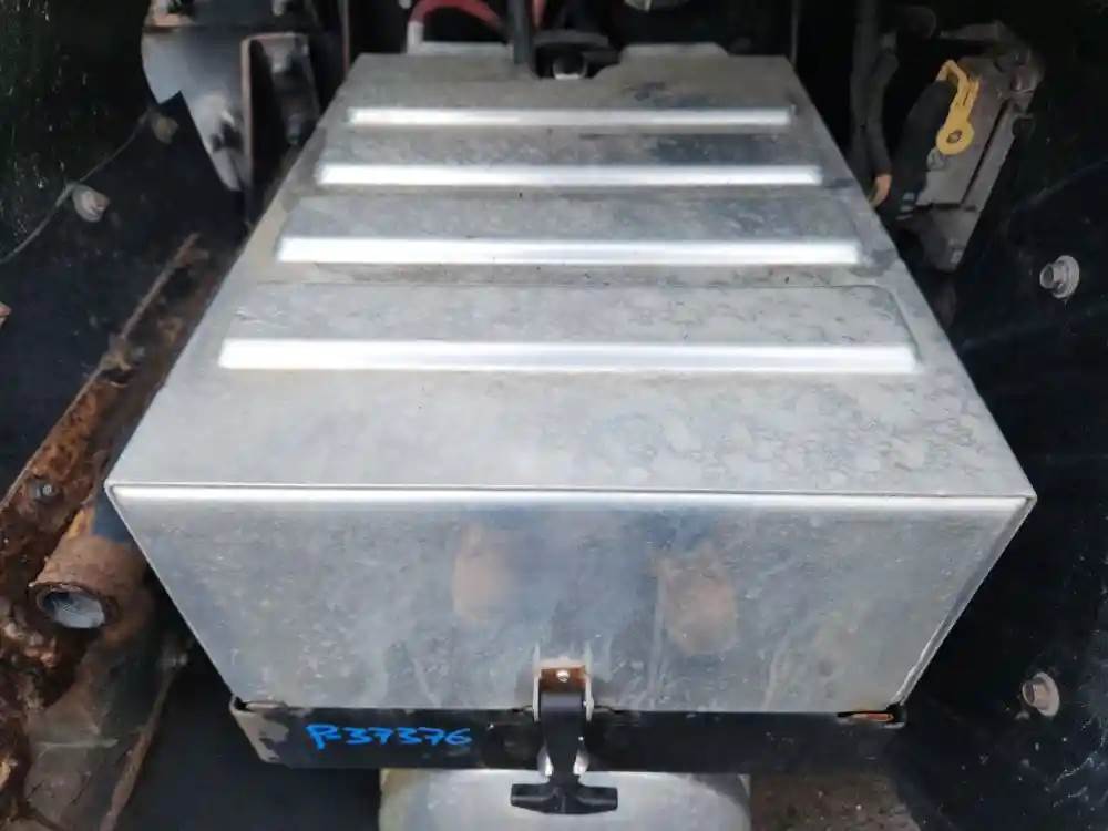 Mack Pinnacle CHU613 Battery Box Cover for a 2014 Mack CHU613 For Sale
