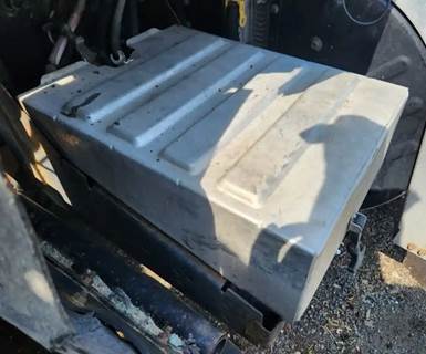 Mack Pinnacle CHU613 Battery Box Cover for a 2017 Mack CHU613