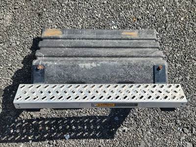 Mack Pinnacle CXU613 Battery Box Cover for a 2018 Mack CXU613