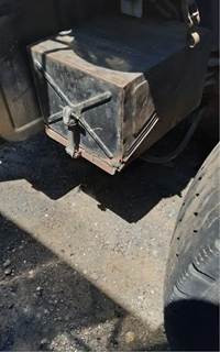Mack RD685S Battery Box Cover