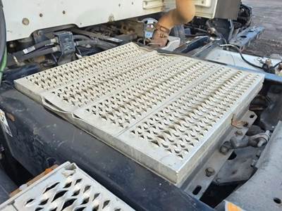 Peterbilt 579 Battery Box Cover