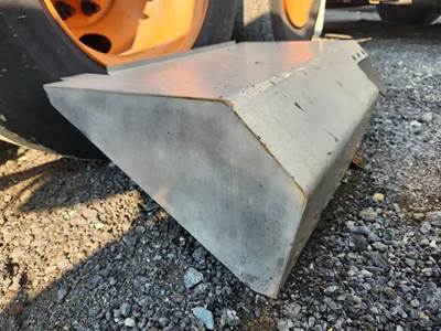 Volvo VNR64T Battery Box Cover