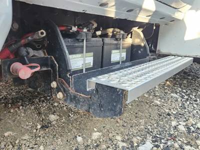 Chevrolet Silverado 6500HD Battery Box