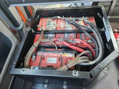 Freightliner Cascadia 113 Battery Box
