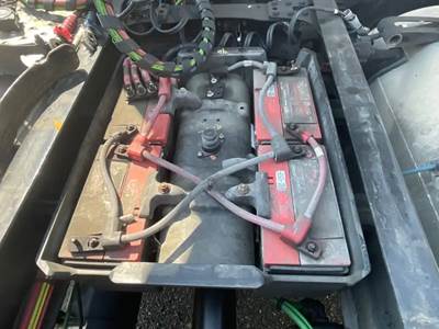 Freightliner Cascadia 116 Battery Box for a 2021 Freightliner Cascadia 116 Day Cab