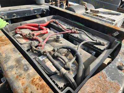 Freightliner Cascadia 125 Battery Box