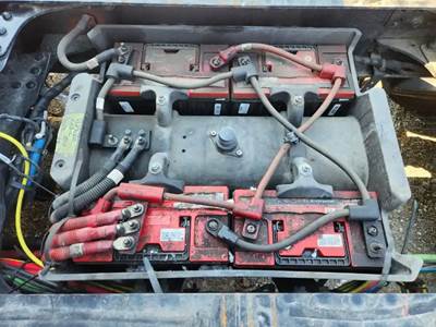 Freightliner Cascadia 126 Battery Box