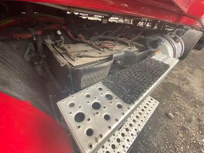 Freightliner Cascadia 132 Battery Box