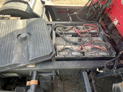 Freightliner Century Class 120 Battery Box for a 2007 Freightliner CST120