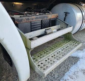 Freightliner Columbia 112 Battery Box