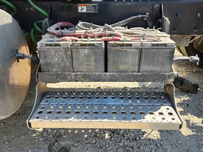 Freightliner Coronado 132 Battery Box for a 2020 Freightliner Coronado 132 Glider