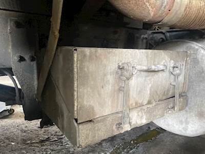 Freightliner FLD112 Battery Box for a 1997 Freightliner FLD112SD