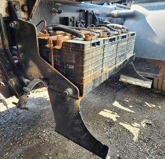 Freightliner FLD120SD Battery Box for a 2008 Freightliner FLD120SD Glider