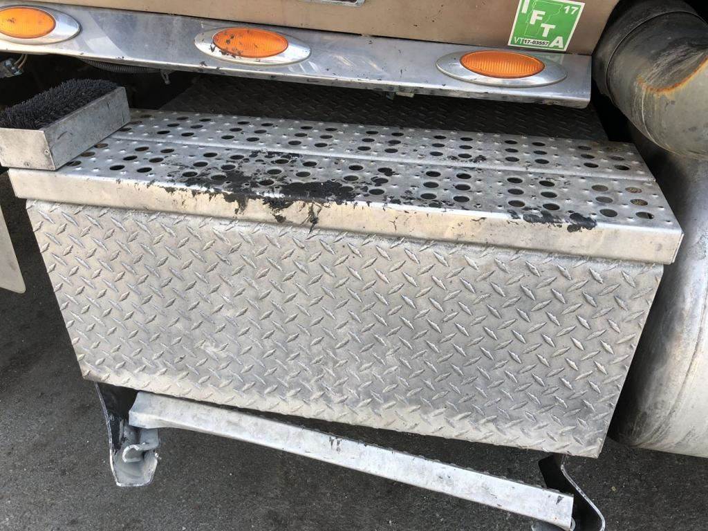 Freightliner FLD132 Classic XL Battery Box for a 2007 Freightliner
