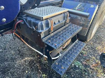 International 8600 Battery Box