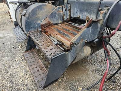 International 8600 Battery Box