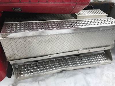 International 9200i Battery Box