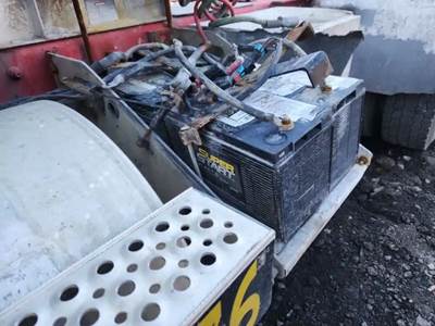 International 9200i Battery Box