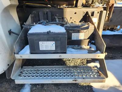 International 9200i Battery Box