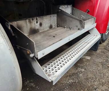 International 9400i Battery Box