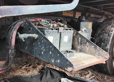 International DuraStar 4300 Battery Box