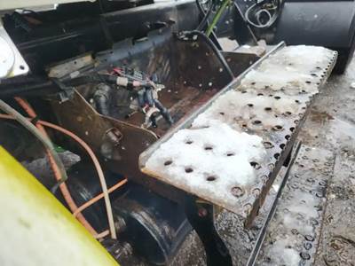 International DuraStar 4400 Battery Box