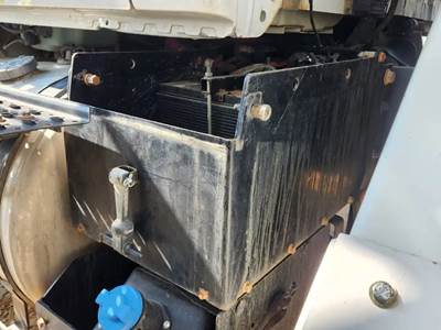 International HV507 Battery Box