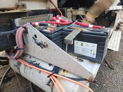 International HX620 Battery Box