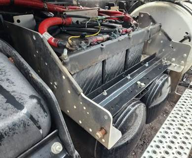 International HX620 Battery Box