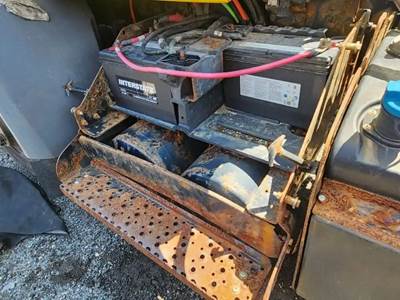 International RH613 Battery Box