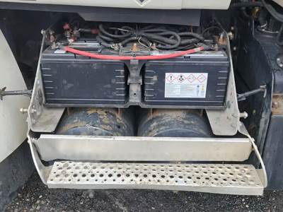 International RH613 Battery Box
