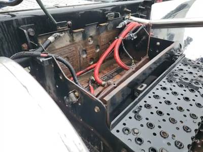 International TranStar 8600 Battery Box