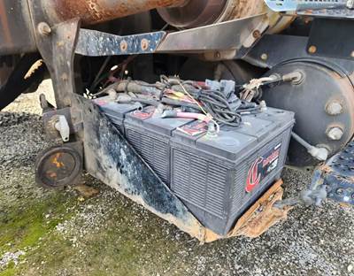 International WorkStar 7400 Battery Box